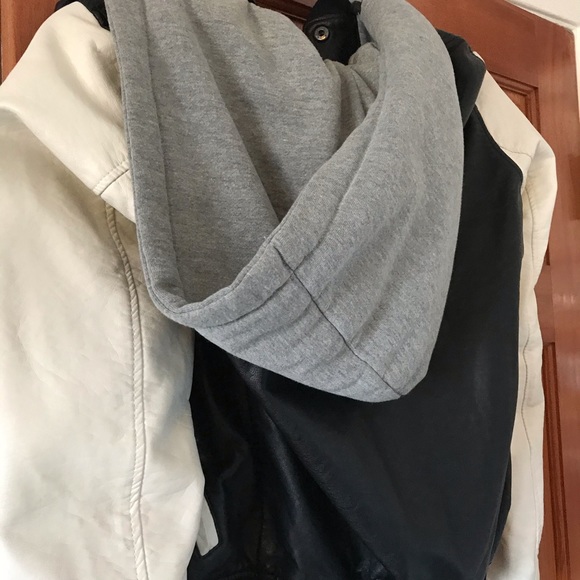 Top Shop black and white bomber jacket w/ hoodie - Picture 4 of 6